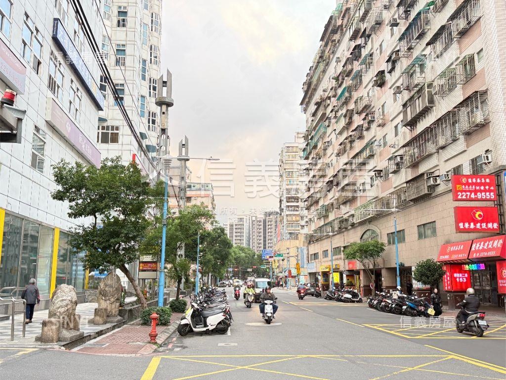 海山捷運三角窗店王房屋室內格局與周邊環境