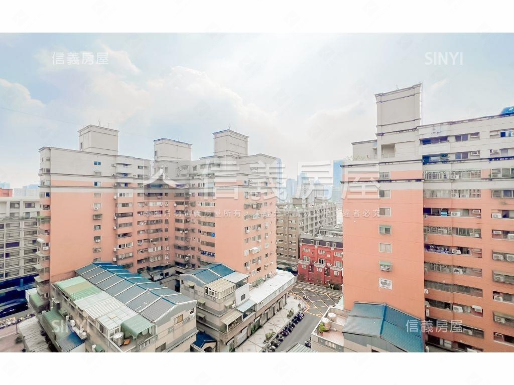 近國道逢甲三房車位新裝修房屋室內格局與周邊環境