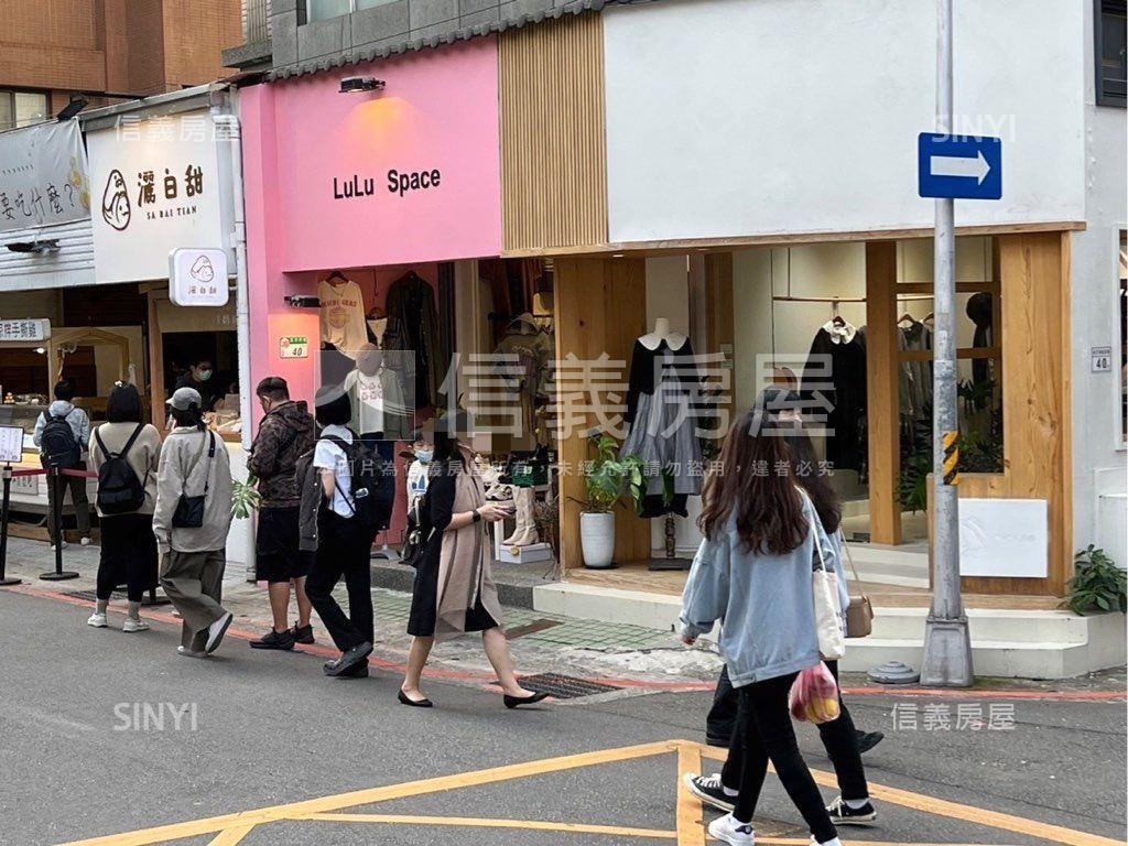 燙金角窗口金店面房屋室內格局與周邊環境
