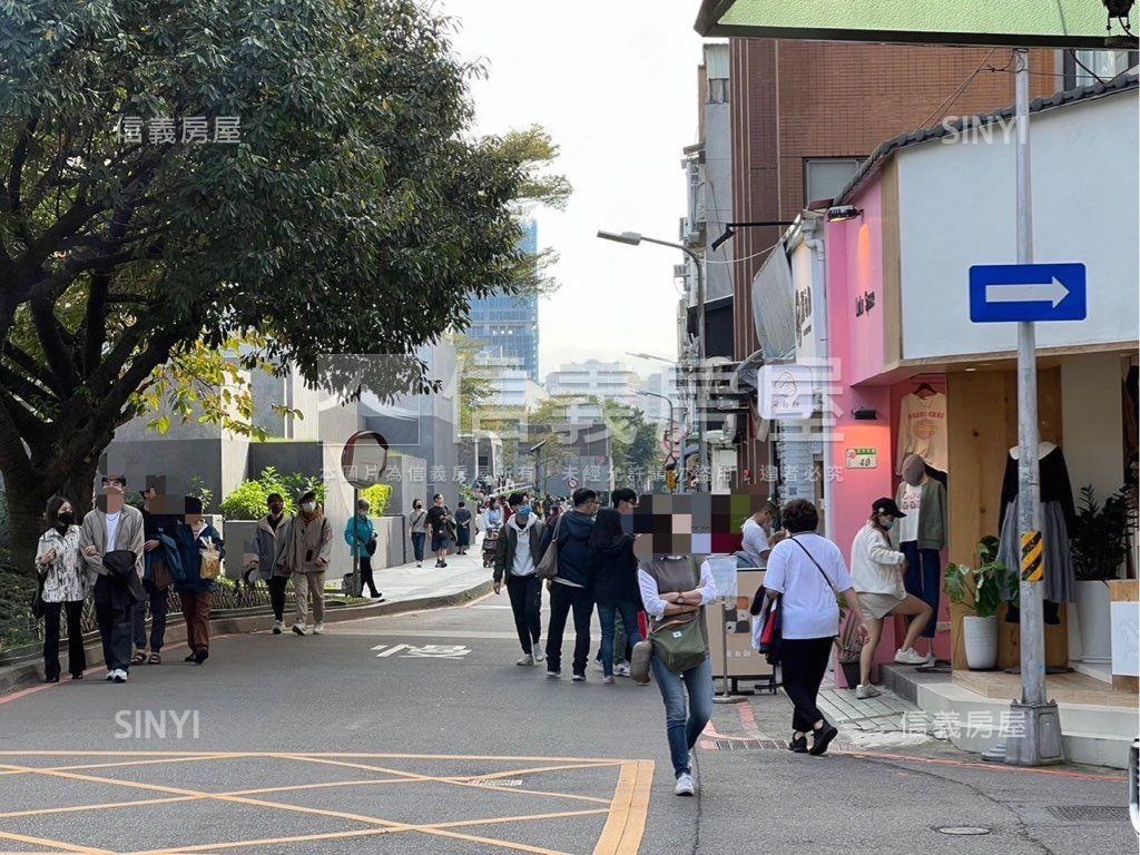 燙金角窗口金店面房屋室內格局與周邊環境