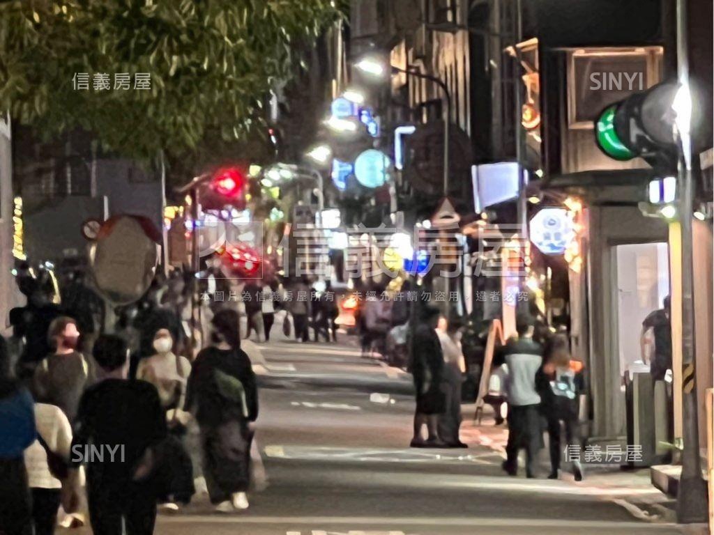 燙金角窗口金店面房屋室內格局與周邊環境