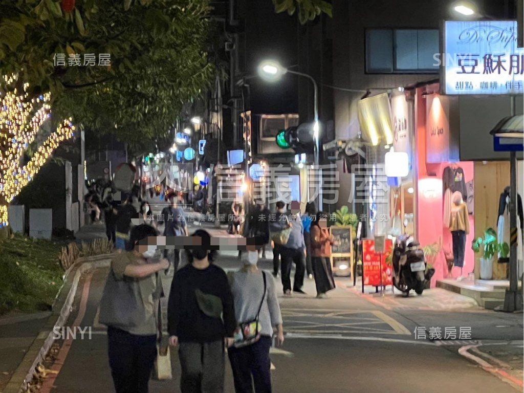 燙金角窗口金店面房屋室內格局與周邊環境