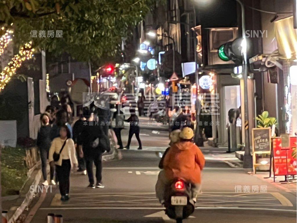 燙金角窗口金店面房屋室內格局與周邊環境