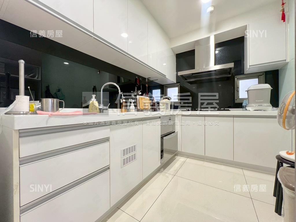 藝文特區美妝３房坡平車位房屋室內格局與周邊環境