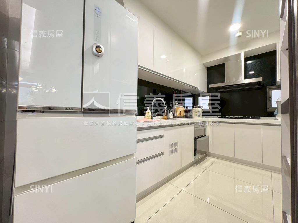 藝文特區美妝３房坡平車位房屋室內格局與周邊環境