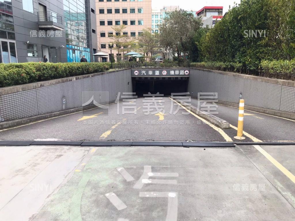 耶魯經營中停車場８８車位房屋室內格局與周邊環境