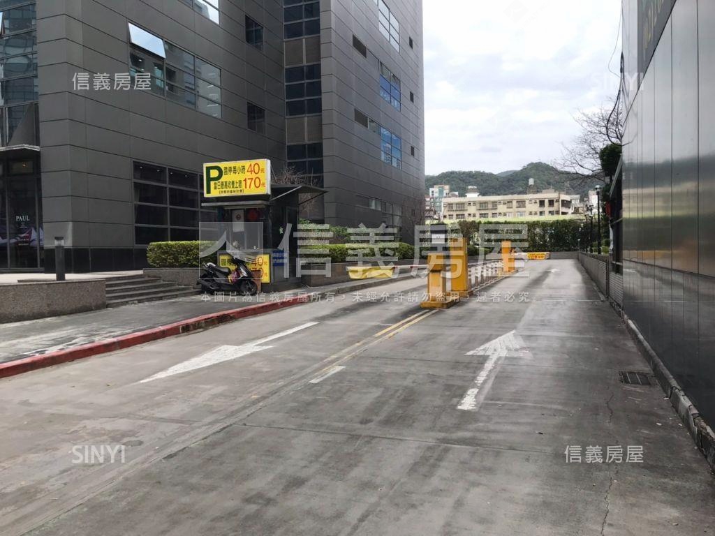 耶魯經營中停車場８８車位房屋室內格局與周邊環境