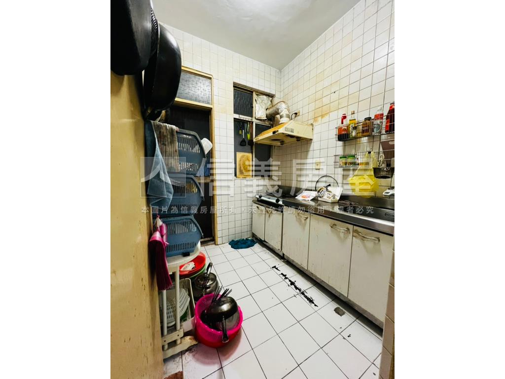 金龍國小邊間公寓二樓房屋室內格局與周邊環境