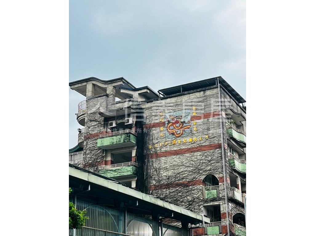 金龍國小邊間公寓二樓房屋室內格局與周邊環境