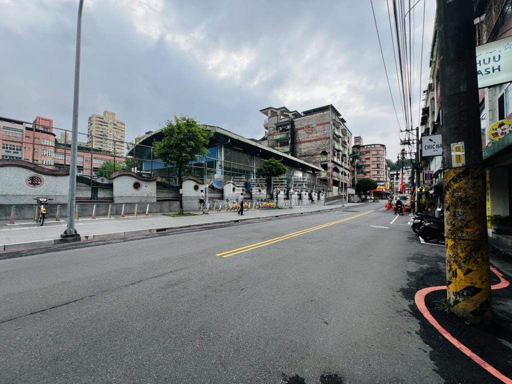 金龍國小邊間公寓二樓房屋室內格局與周邊環境