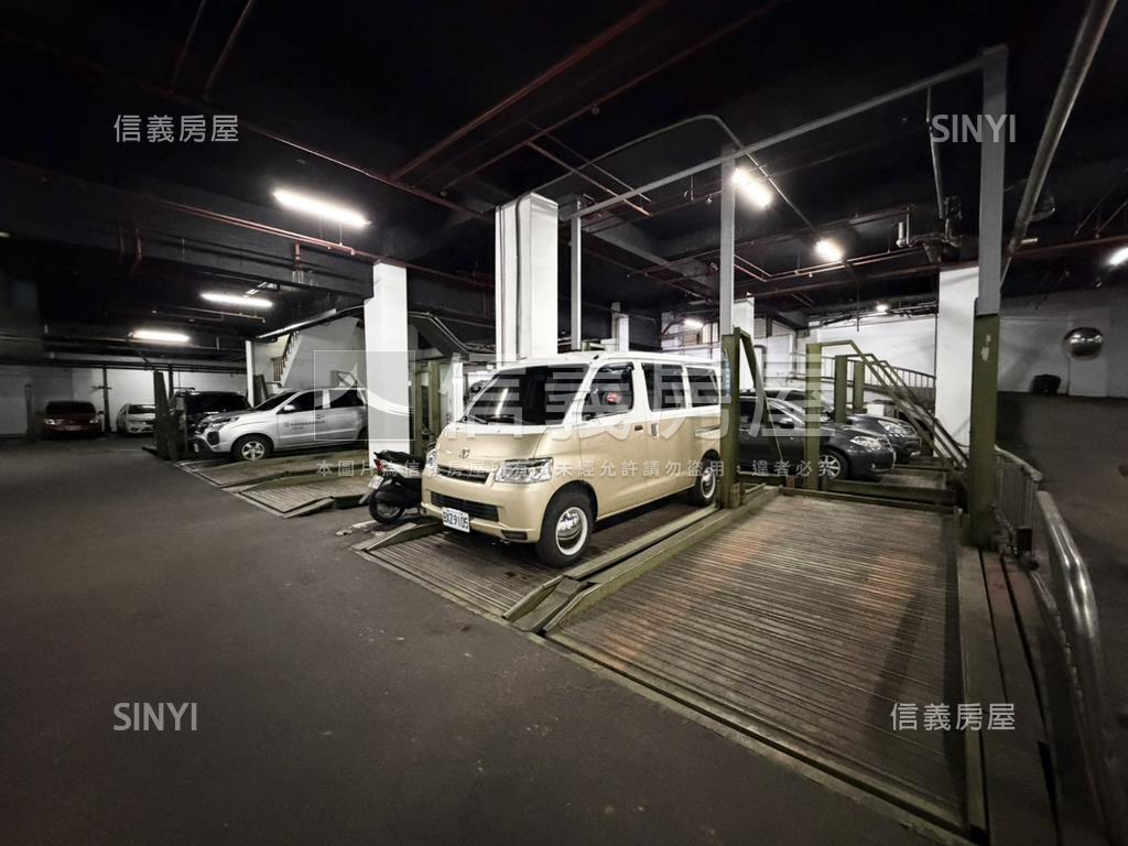 五期四房坡道Ｂ１車位房屋室內格局與周邊環境