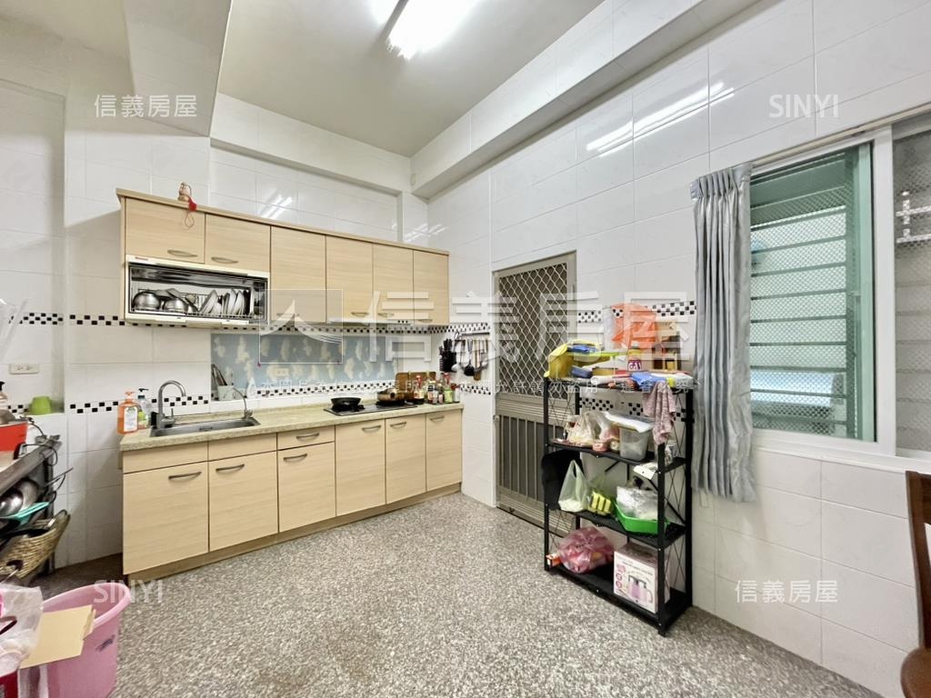 地約３０坪雙套房孝親車墅房屋室內格局與周邊環境