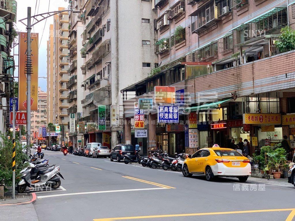 景冠戶。稀有頂樓邊間房屋室內格局與周邊環境