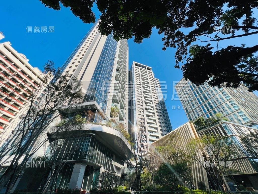近ＳＯＧＯ大面寬商用房屋室內格局與周邊環境