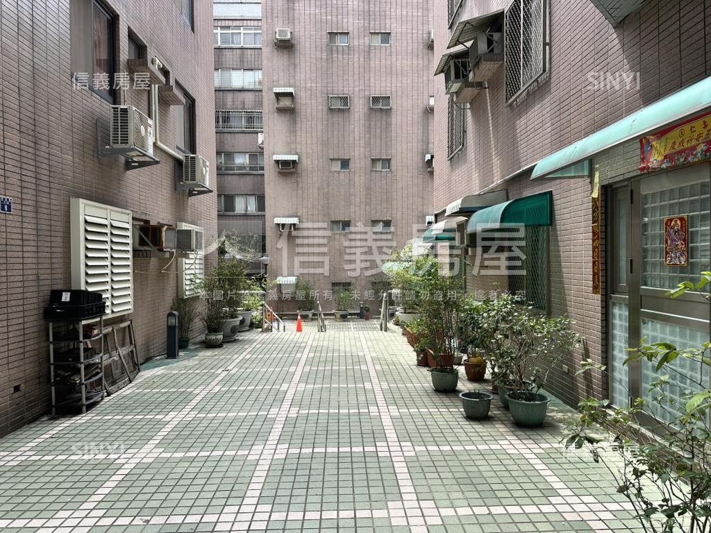 遠百師院名盧３房車位房屋室內格局與周邊環境