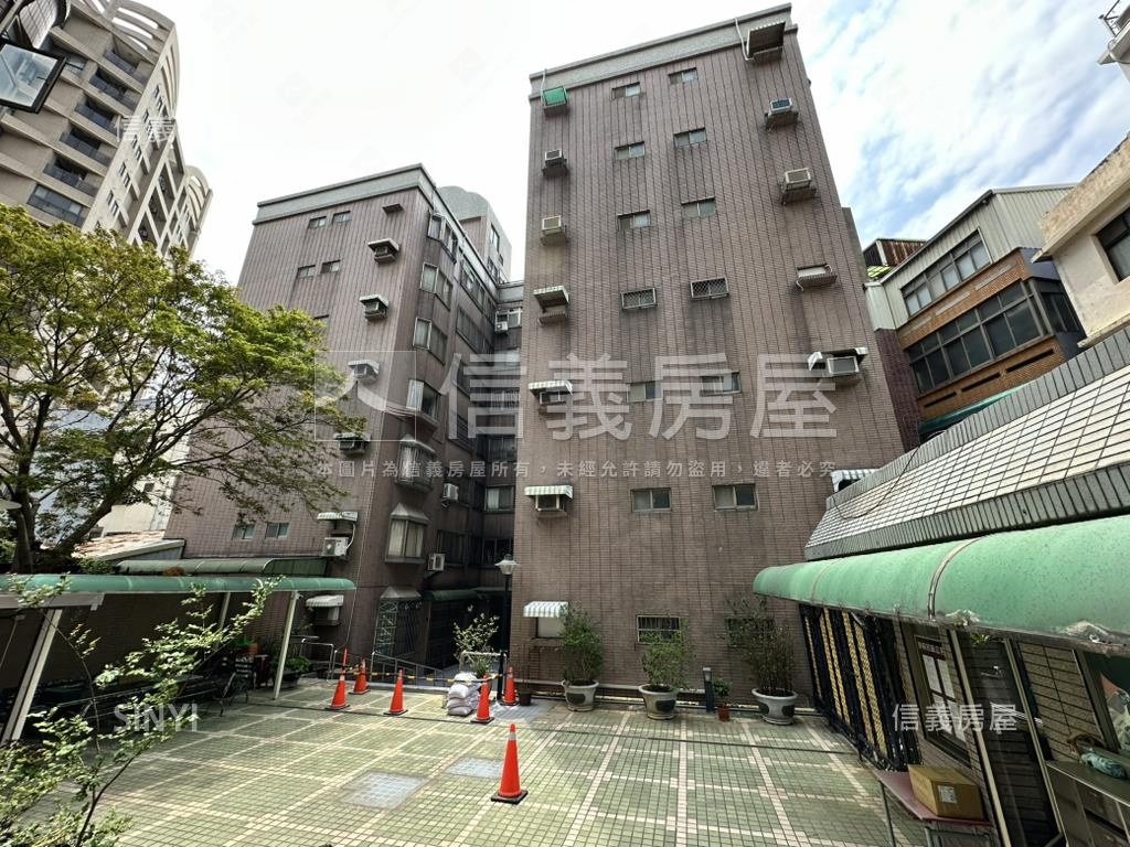 遠百師院名盧３房車位房屋室內格局與周邊環境