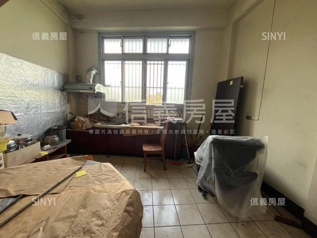低總價！邊間三面採光透天房屋室內格局與周邊環境