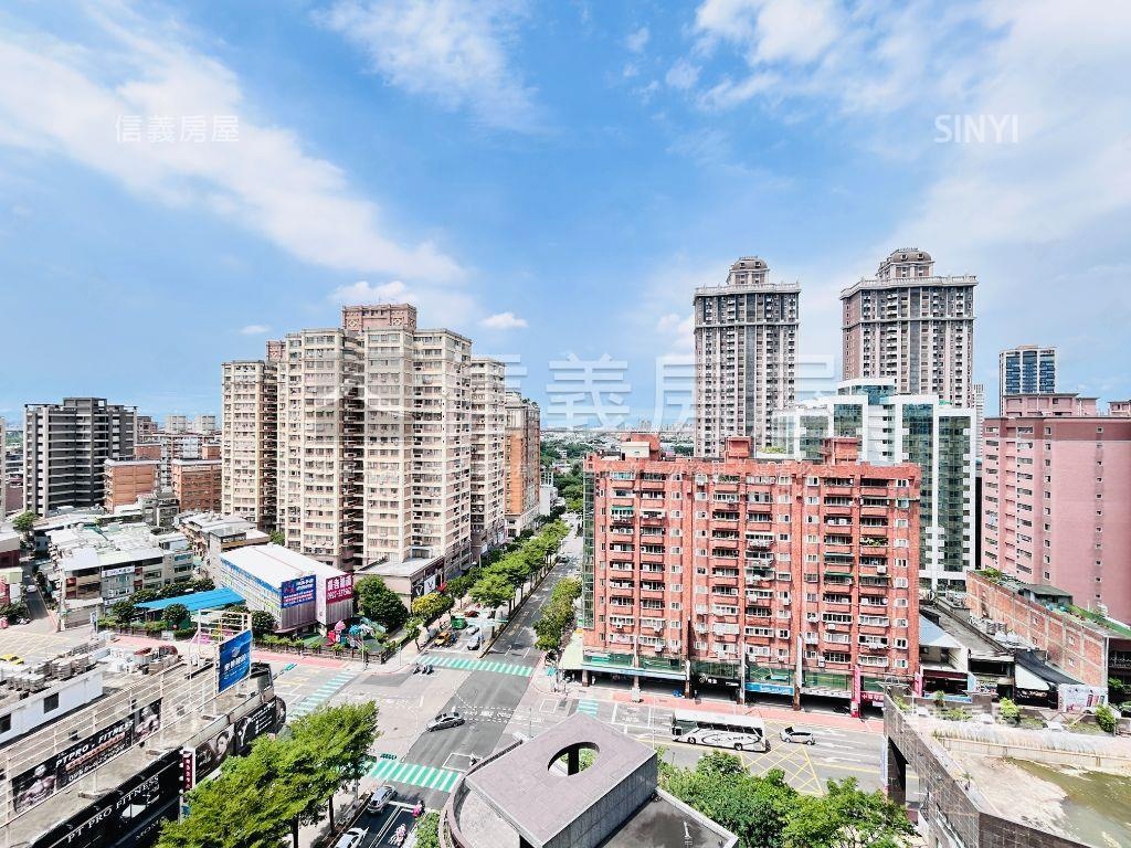 專任摩天芳鄰景觀三房車位房屋室內格局與周邊環境