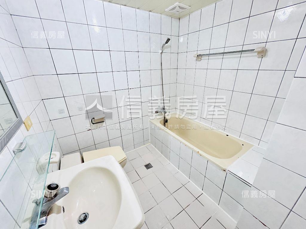 專任摩天芳鄰景觀三房車位房屋室內格局與周邊環境