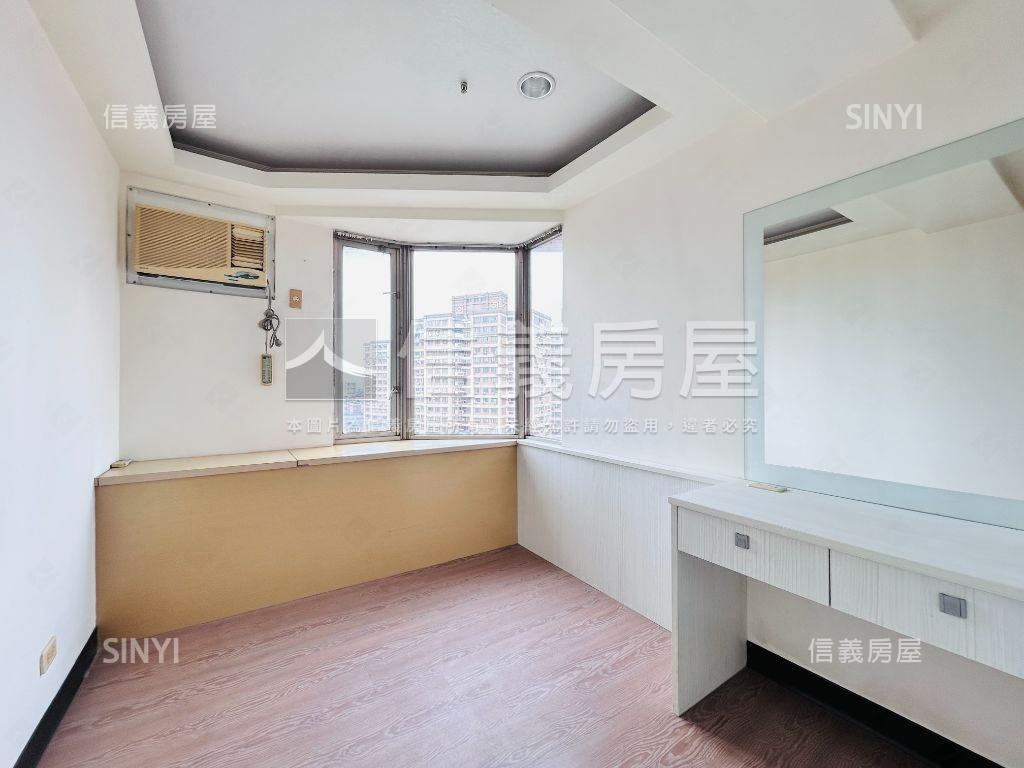 專任摩天芳鄰景觀三房車位房屋室內格局與周邊環境