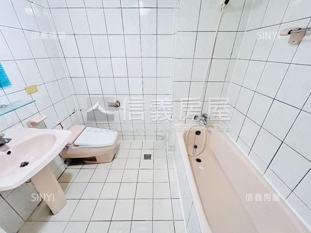 專任摩天芳鄰景觀三房車位房屋室內格局與周邊環境