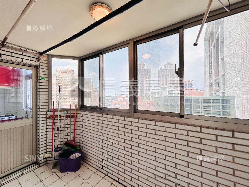 專任摩天芳鄰景觀三房車位房屋室內格局與周邊環境