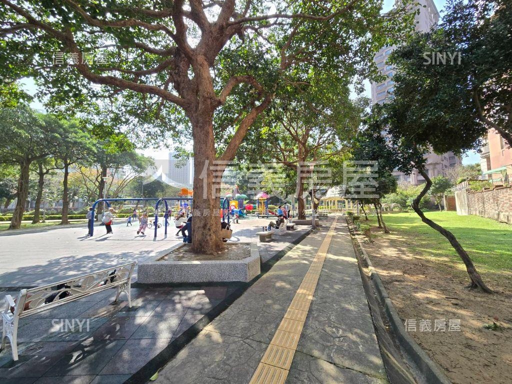 專任摩天芳鄰景觀三房車位房屋室內格局與周邊環境