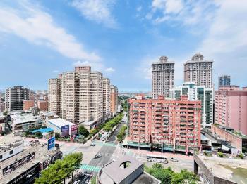 專任摩天芳鄰景觀三房車位