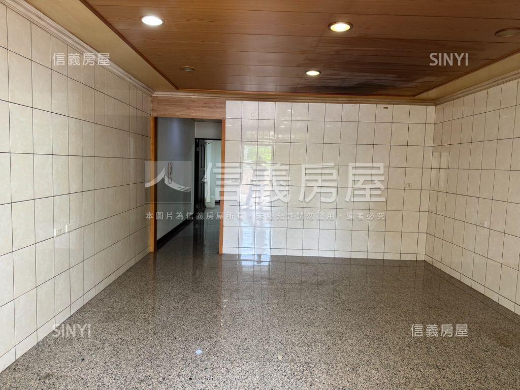 蘆竹南崁臨路透天店面房屋室內格局與周邊環境