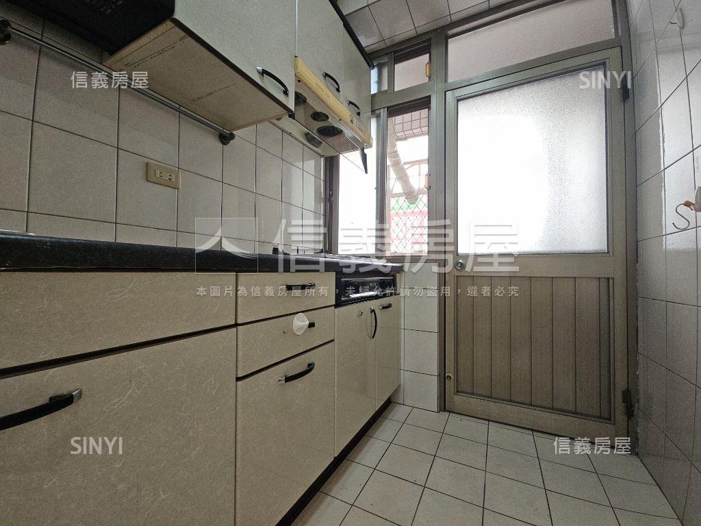 鷺江街上的電梯３房房屋室內格局與周邊環境