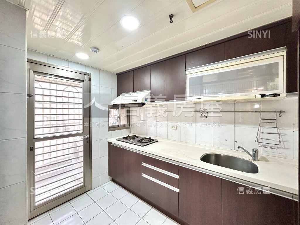 四號公園景觀２＋１車位房屋室內格局與周邊環境