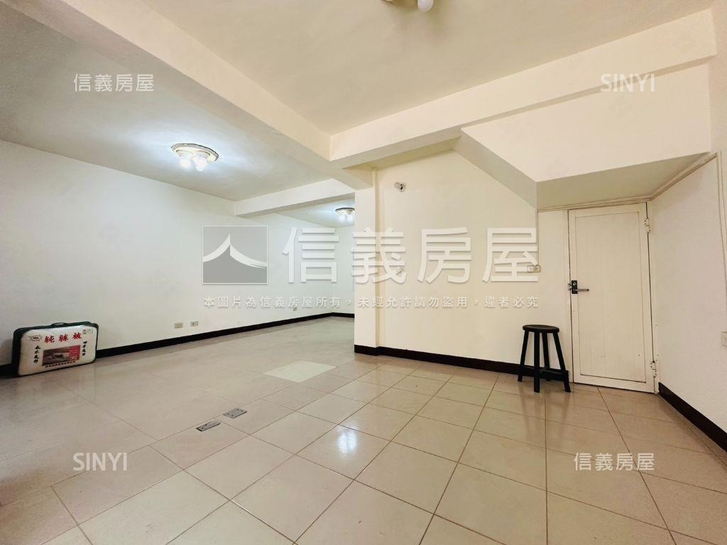 縣府特區翻新臨路透天房屋室內格局與周邊環境