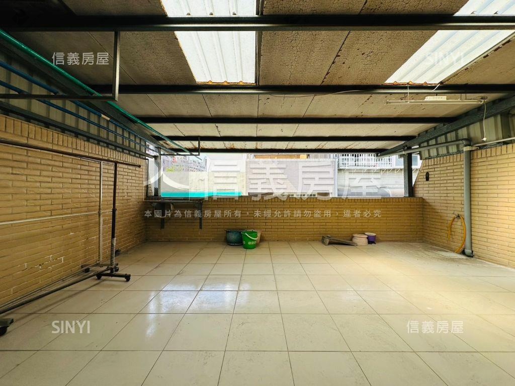 縣府特區翻新臨路透天房屋室內格局與周邊環境