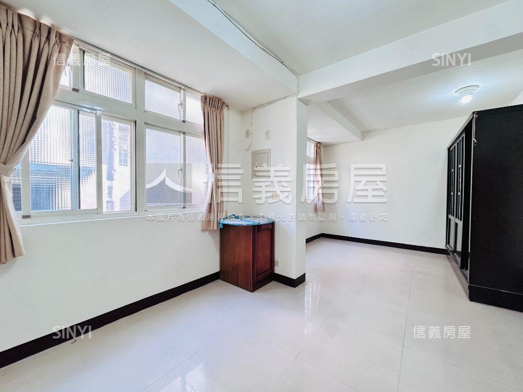 縣府特區翻新臨路透天房屋室內格局與周邊環境