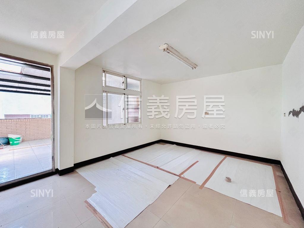 縣府特區翻新臨路透天房屋室內格局與周邊環境