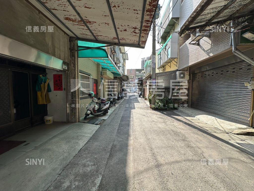 縣府特區翻新臨路透天房屋室內格局與周邊環境