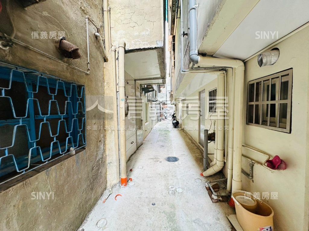 縣府特區翻新臨路透天房屋室內格局與周邊環境