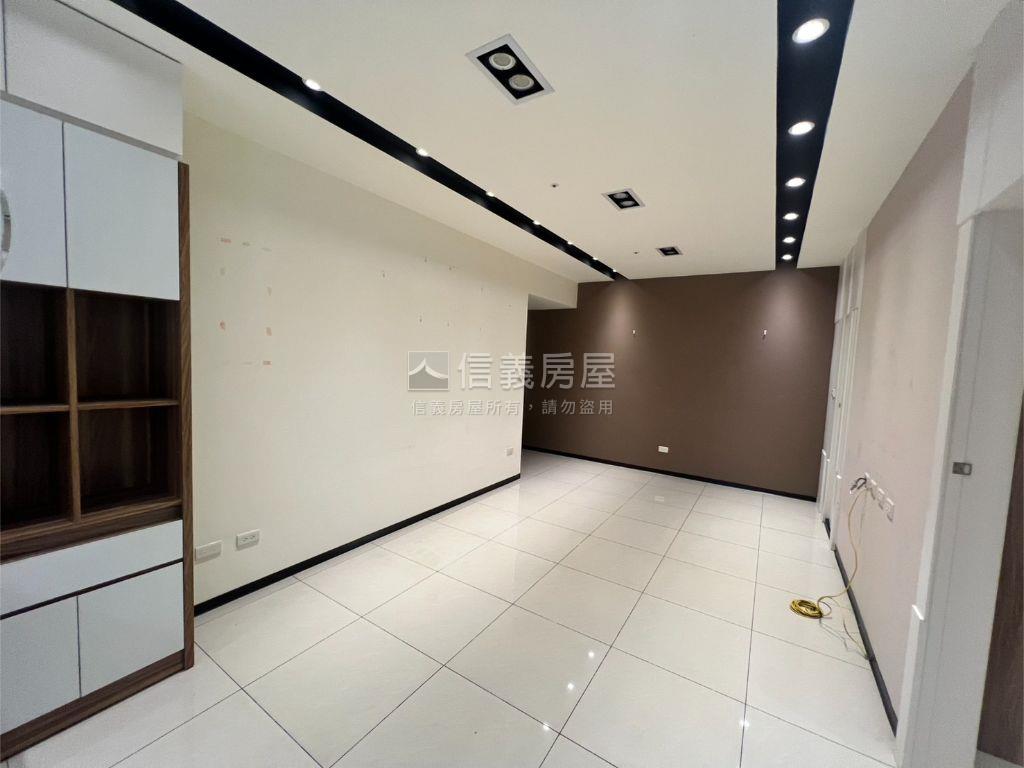 超級城市兩房車位房屋室內格局與周邊環境
