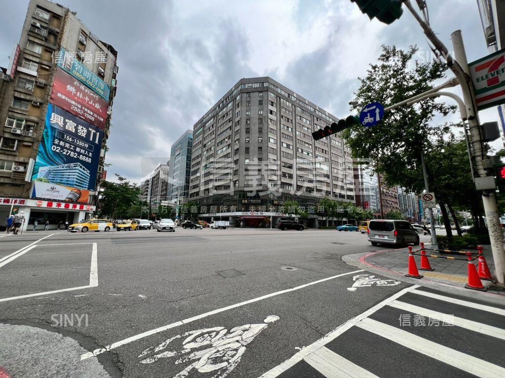 南京東路車位稀有釋出房屋室內格局與周邊環境