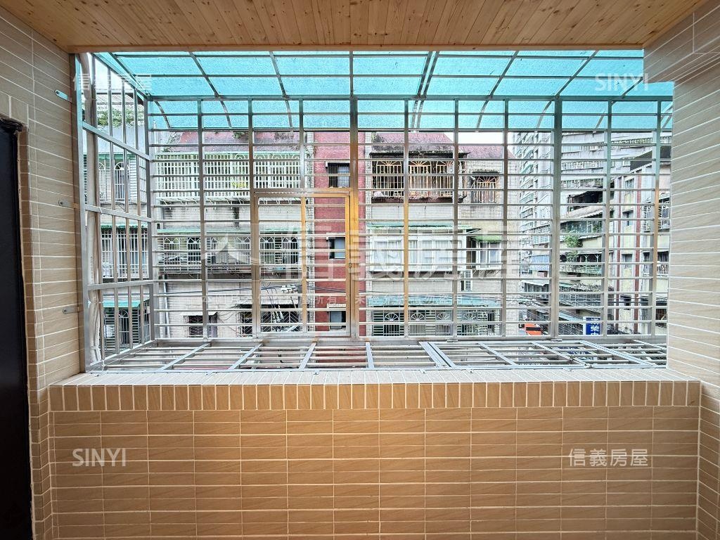 ＬＧ０９捷運裝潢美３房房屋室內格局與周邊環境
