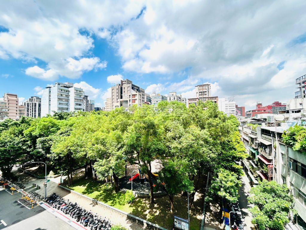 正面公園★奢華小豪宅房屋室內格局與周邊環境