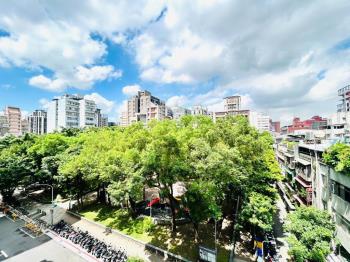 正面公園★奢華小豪宅