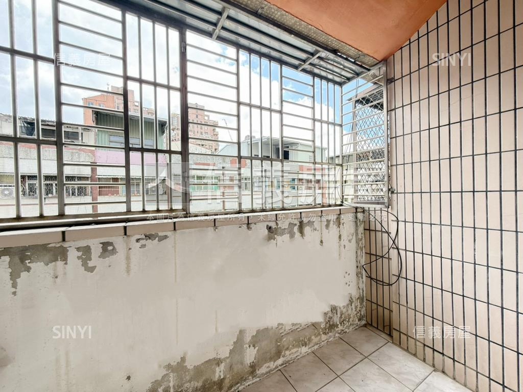 崇德近九年學區臨路透天房屋室內格局與周邊環境