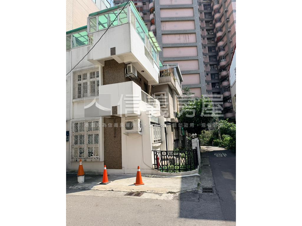專任三面採光角間透天房屋室內格局與周邊環境