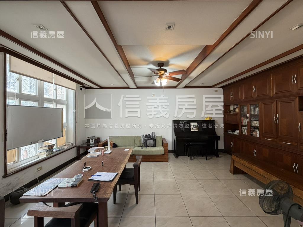專任三面採光角間透天房屋室內格局與周邊環境