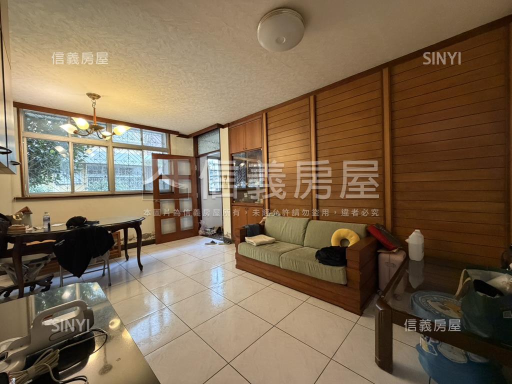 專任三面採光角間透天房屋室內格局與周邊環境