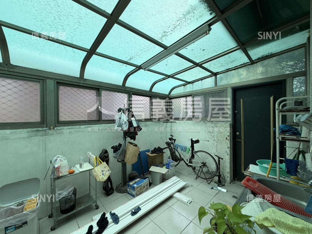 專任三面採光角間透天房屋室內格局與周邊環境