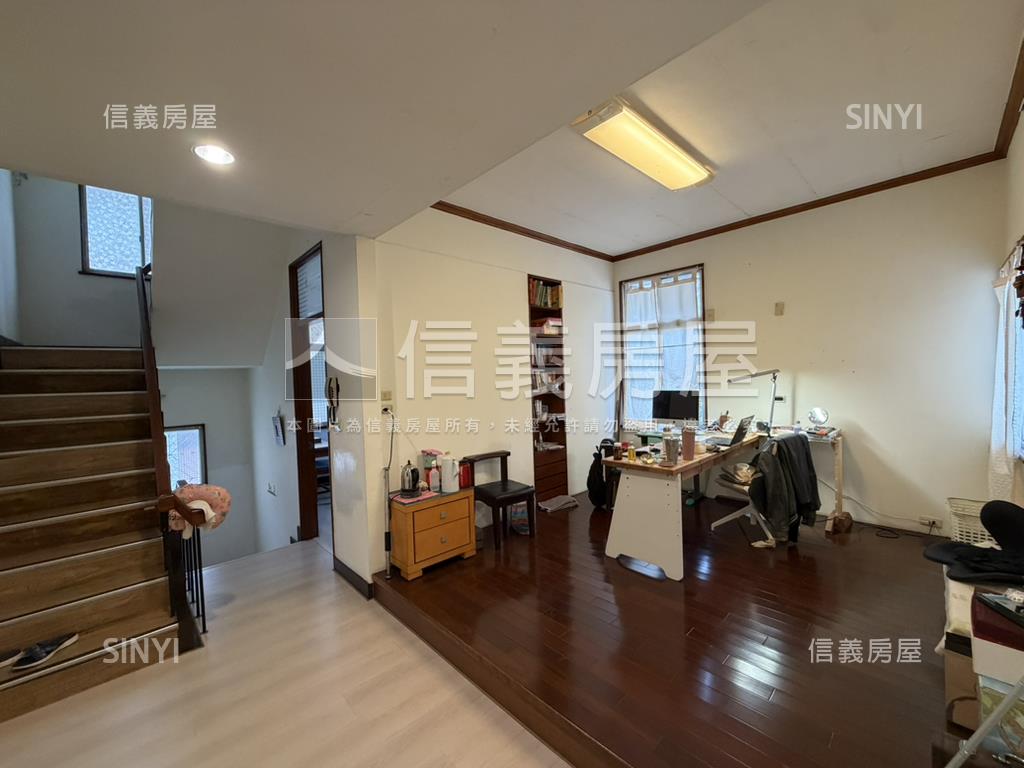 專任三面採光角間透天房屋室內格局與周邊環境