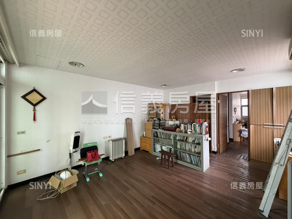 專任三面採光角間透天房屋室內格局與周邊環境