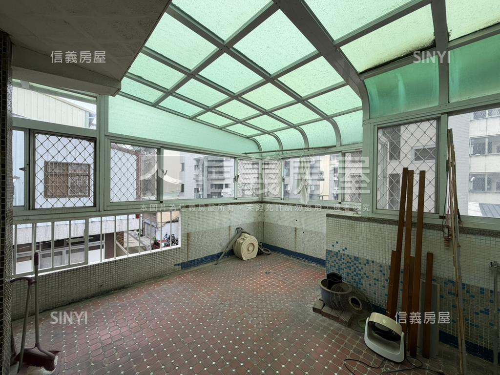 專任三面採光角間透天房屋室內格局與周邊環境
